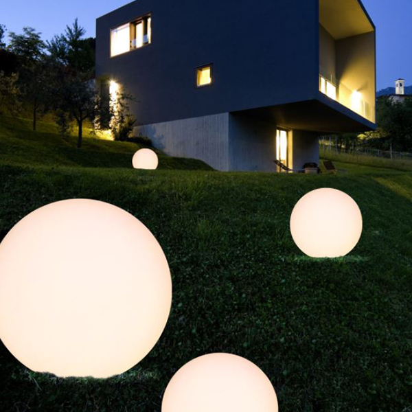 Lampada Solare A Colonna Rotonda QIYHB, Da Esterno, Impermeabile, Con Paletto Per Giardino, Terrazzo E Vialetto