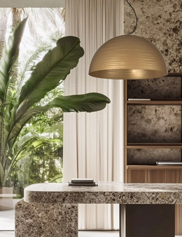 Chiara sospensione a mezza sfera