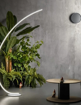 Iole lampada da terra di design