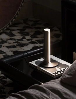 Dorica lampada da tavolo moderna