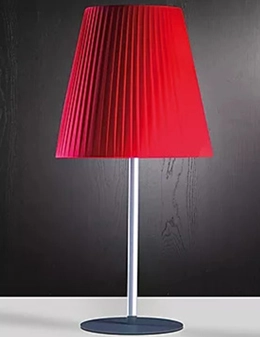 Semplice lampada da tavolo elegante