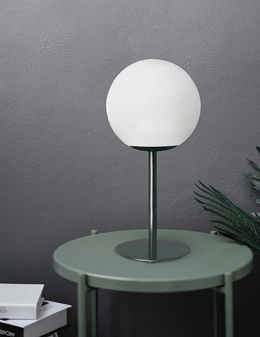 Jugen lampada da tavolo nera