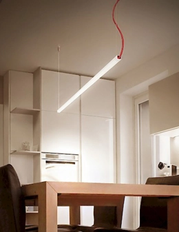 Lieve lampada a sospensione lineare