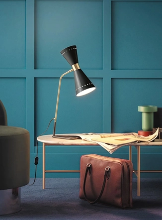 Megafono lampada da tavolo di design