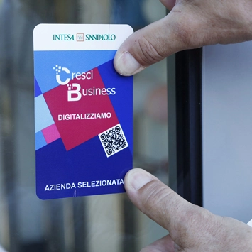 Digitalizziamo Intesa Sanpaolo: un premio importante per Progetti in Luce