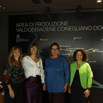 Digitalizziamo Intesa Sanpaolo: un premio importante per Progetti in Luce