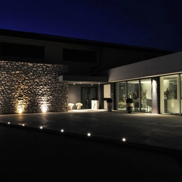 L’illuminazione scenografica degli esterni di Cantina Andreola