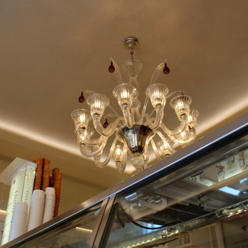 Scopri come abbiamo portato un lampadario di Voltolina ad illuminare la Germania