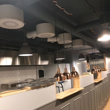 Illuminazione su misura degli interni di un ristorante trattoria