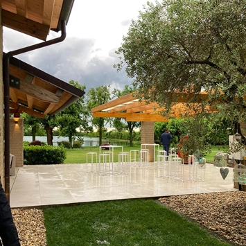 Illuminazione professionale di una location per eventi e cerimonie