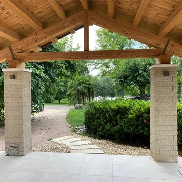 Illuminazione professionale di una location per eventi e cerimonie