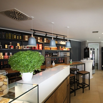 Illuminazione professionale su misura per un locale a Caorle