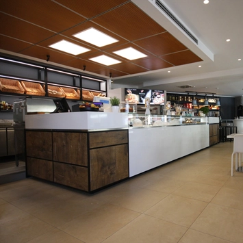 Illuminazione professionale su misura per un locale a Caorle