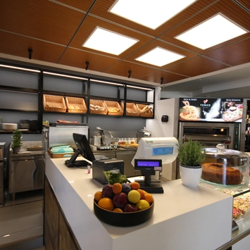 Illuminazione professionale su misura per un locale a Caorle