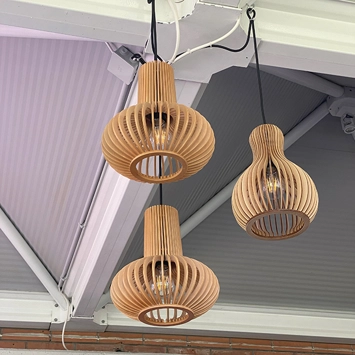 Illuminazione decorativa per la terrazza di un ristorante