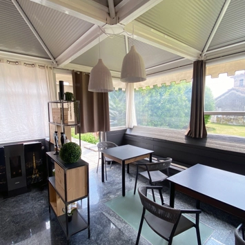 Illuminazione decorativa per la terrazza di un ristorante