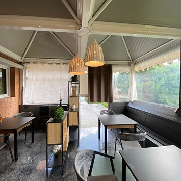 Illuminazione decorativa per la terrazza di un ristorante