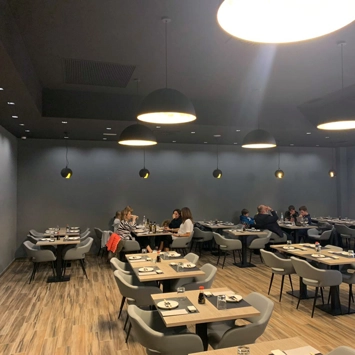 Illuminazione di stile per un ristorante giapponese