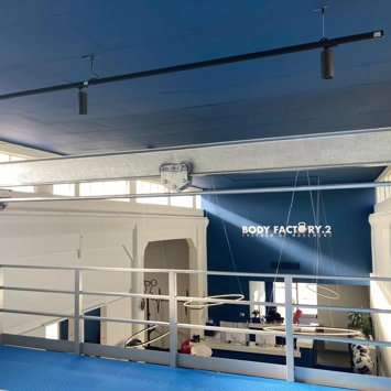 Illuminazione led su misura per una palestra moderna