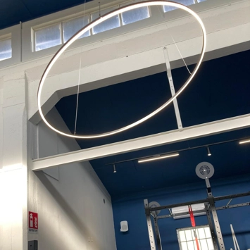 Illuminazione led su misura per una palestra moderna