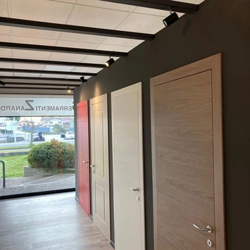 Illuminazione e lampade su misura per uno showroom