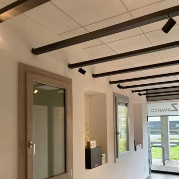 Illuminazione e lampade su misura per uno showroom