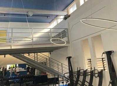 Illuminazione led su misura per una palestra moderna