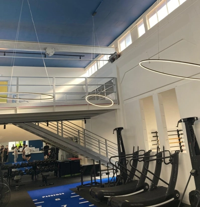 Illuminazione led su misura per una palestra moderna